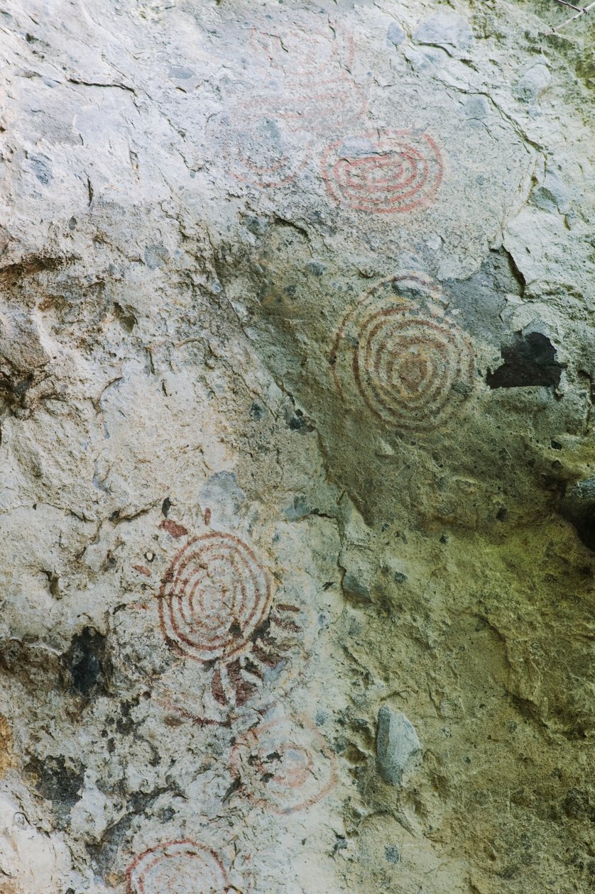 Kenya, Mfangano Adası, Ukula yakınlarında, tarih öncesi mağara resimleri by Unknown