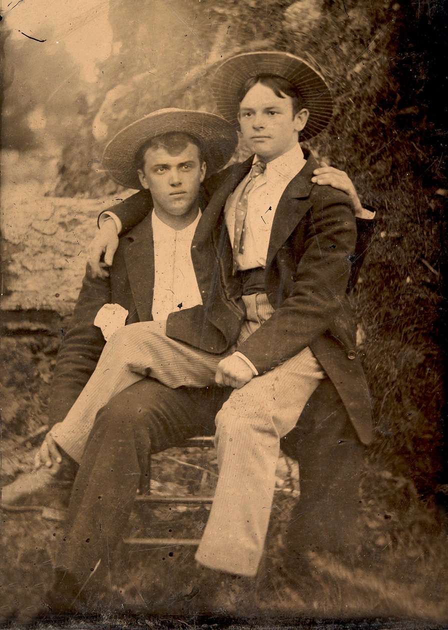 İki adam bir fotoğraf için poz veriyor, 1870 dolayları by Unknown