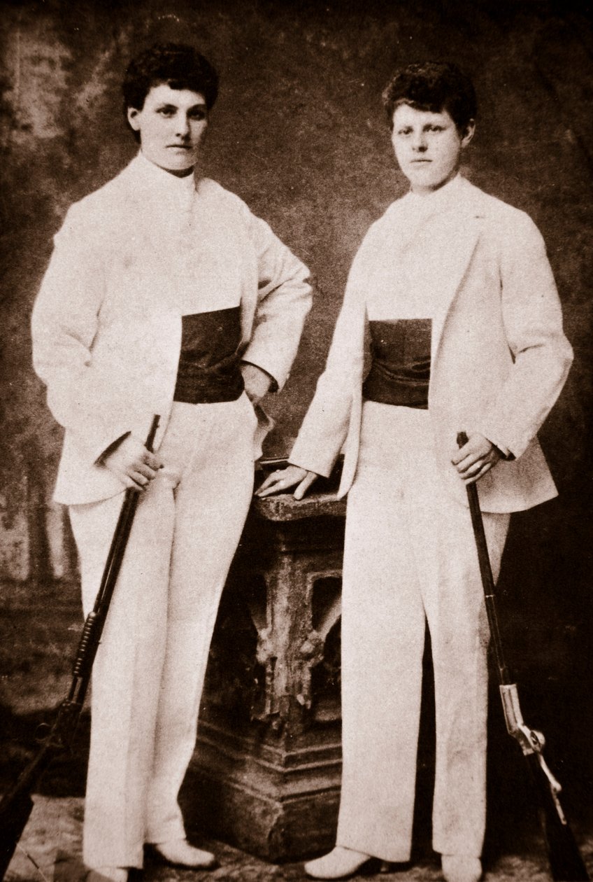 Annie Oakley ve kız kardeşi by American Photographer
