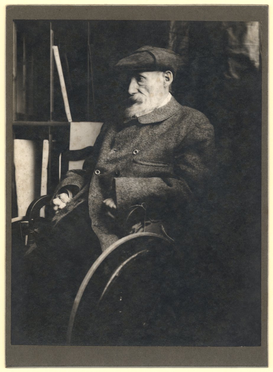 Tekerlekli sandalyede Auguste Renoir (1841-1919) by French Photographer