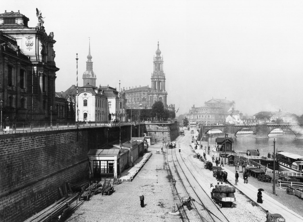Katholische Hofkirche'deki Bruehlsche Terrasse'den Dresden'in görünümü, c.1910 by Jousset