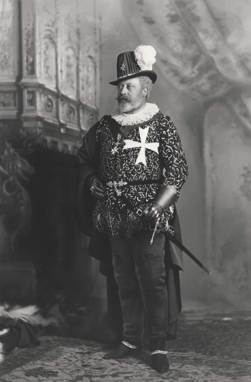 Galler Prensi, Malta Şövalyelerinin Büyük Üstadı kostümü içinde, 3 Temmuz 1897