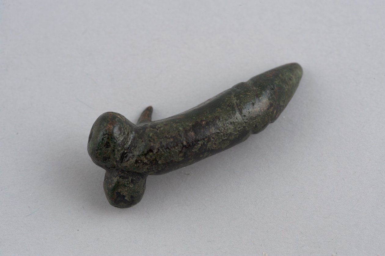 Bir fallus şeklinde muska (bronz) by Roman