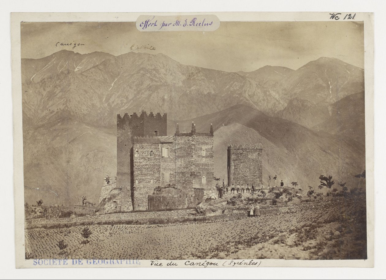 Thorrent kalesi ve Canigou manzarası by Unknown