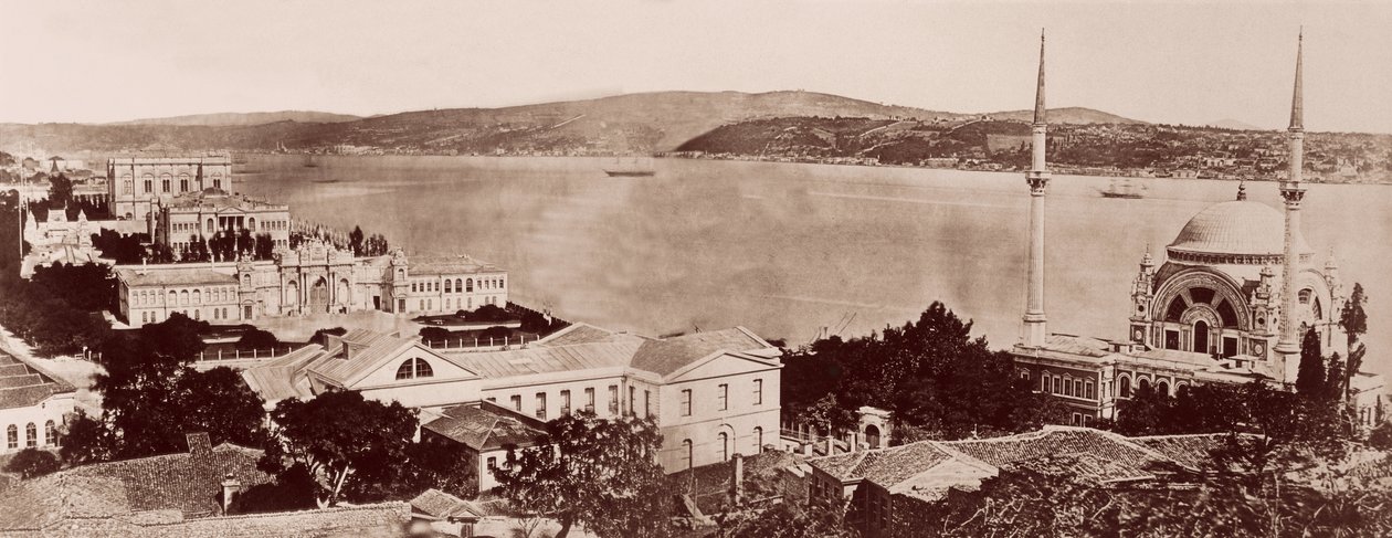 Dolmabahçe Sarayı ve Tiyatrosu by Unknown