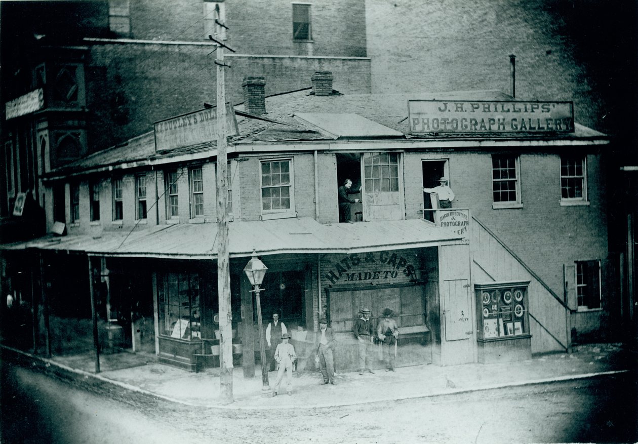 J.H. Phillips Daguerrean Galerisi, Third Street (Memorial Drive) ve Washington Avenue