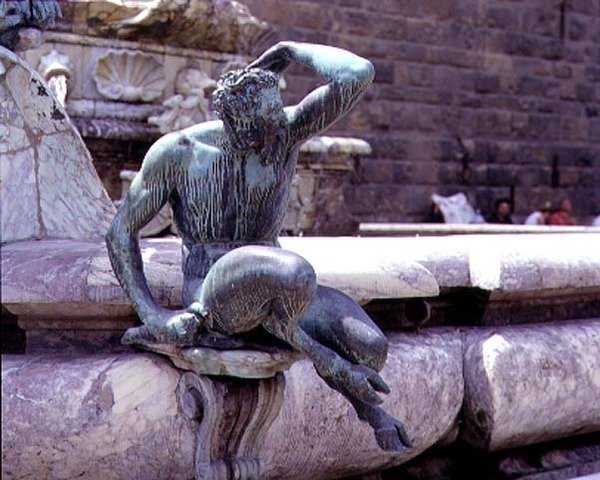 Neptün Çeşmesi, bir satir detayı by Giambologna