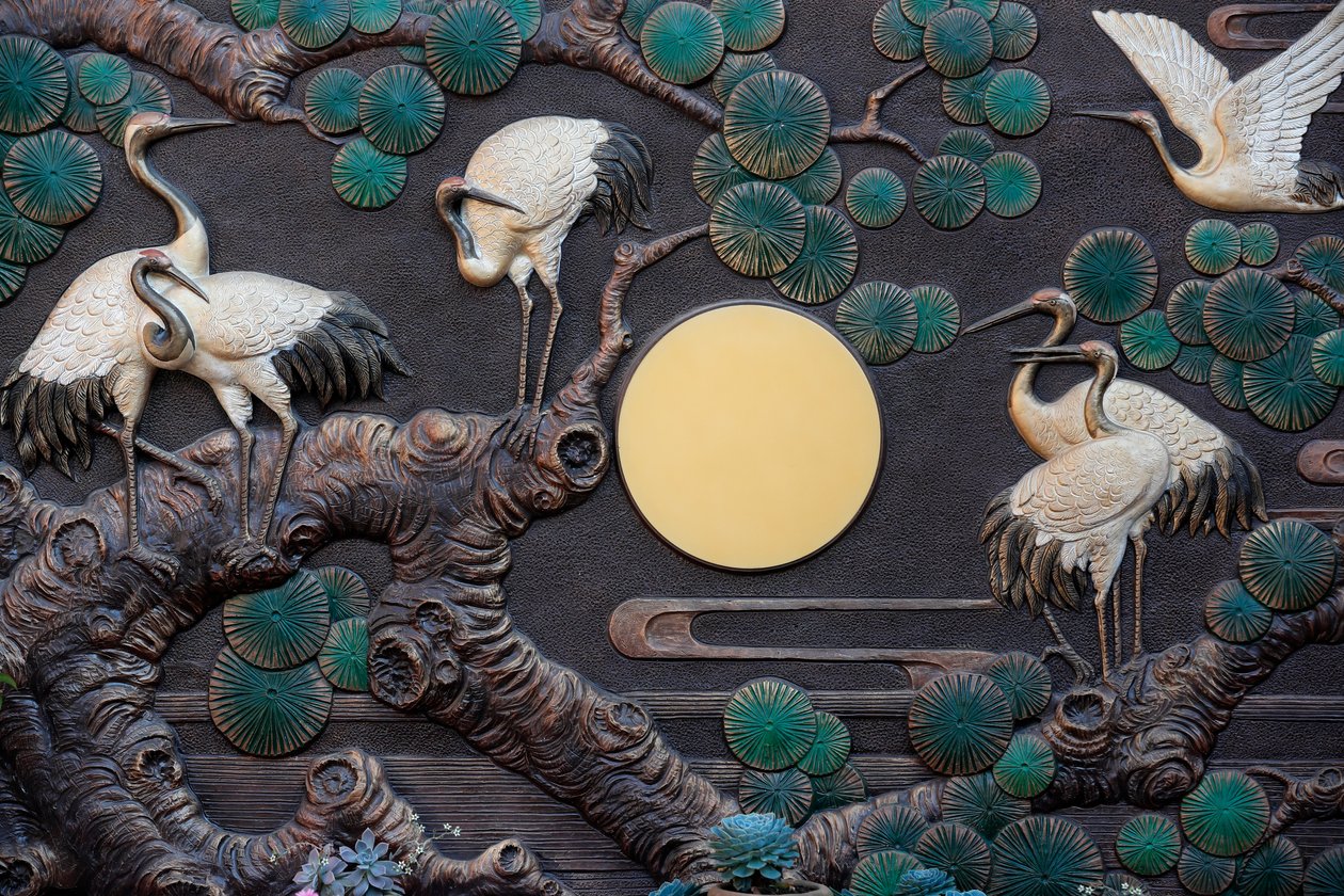 Linh Phong Budist tapınağı, Red Crowned Cranes uzun ömür ve iyi şansın bir sembolizmi, Dalat, Vietnam by Unknown