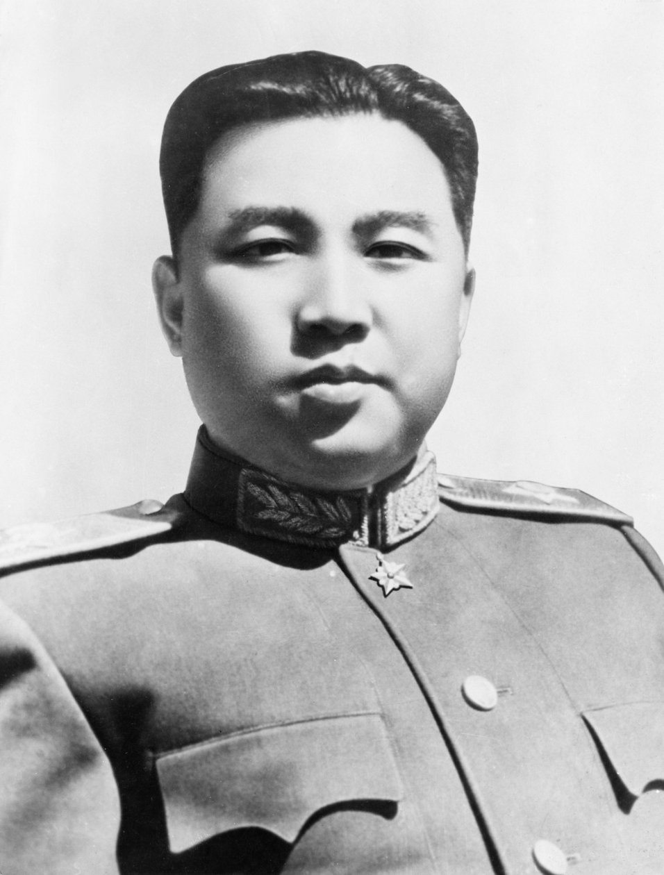 Mareşal Kim Il Sung, Kore Nodong Dang Merkez Komitesi Başkanı ve Kore Demokratik Halk Cumhuriyeti Başbakanı, 1953 by Unknown