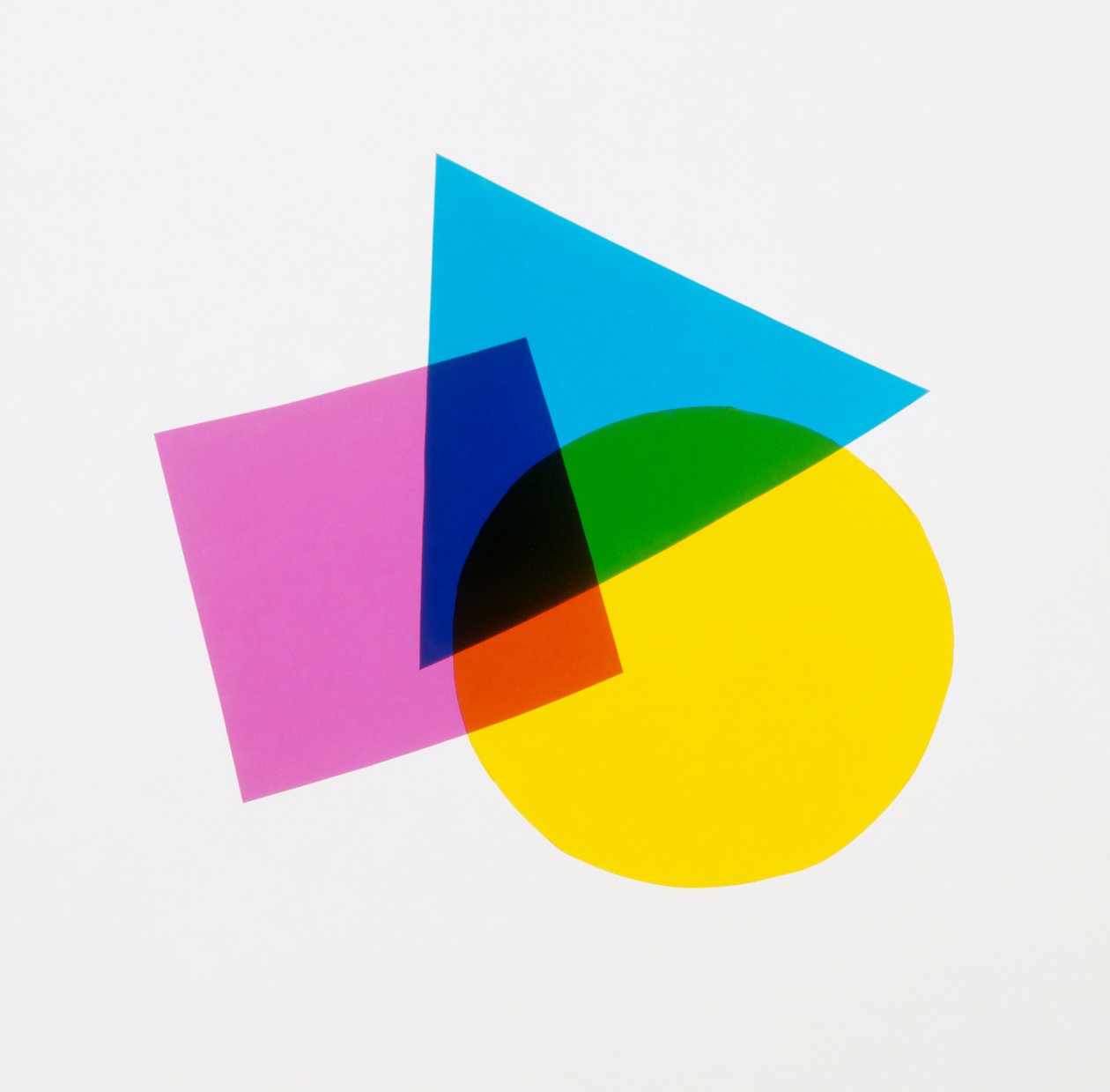 Birincil ve ikincil renkleri gösteren örtüşen geometrik şekiller by Unknown