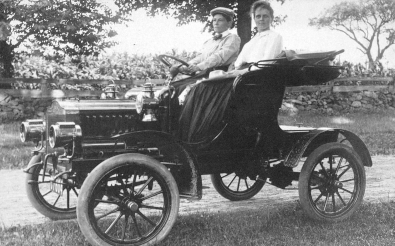 Frances Kellor ve Mary Dreier erken bir otomobilde oturuyorlardı, 1910 dolayları by American Photographer
