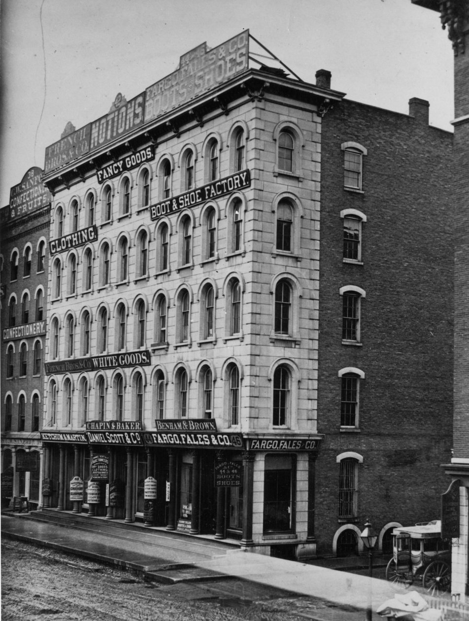40-46 Randolph Street, Chicago, 1869 dolaylarında vitrinler by American Photographer