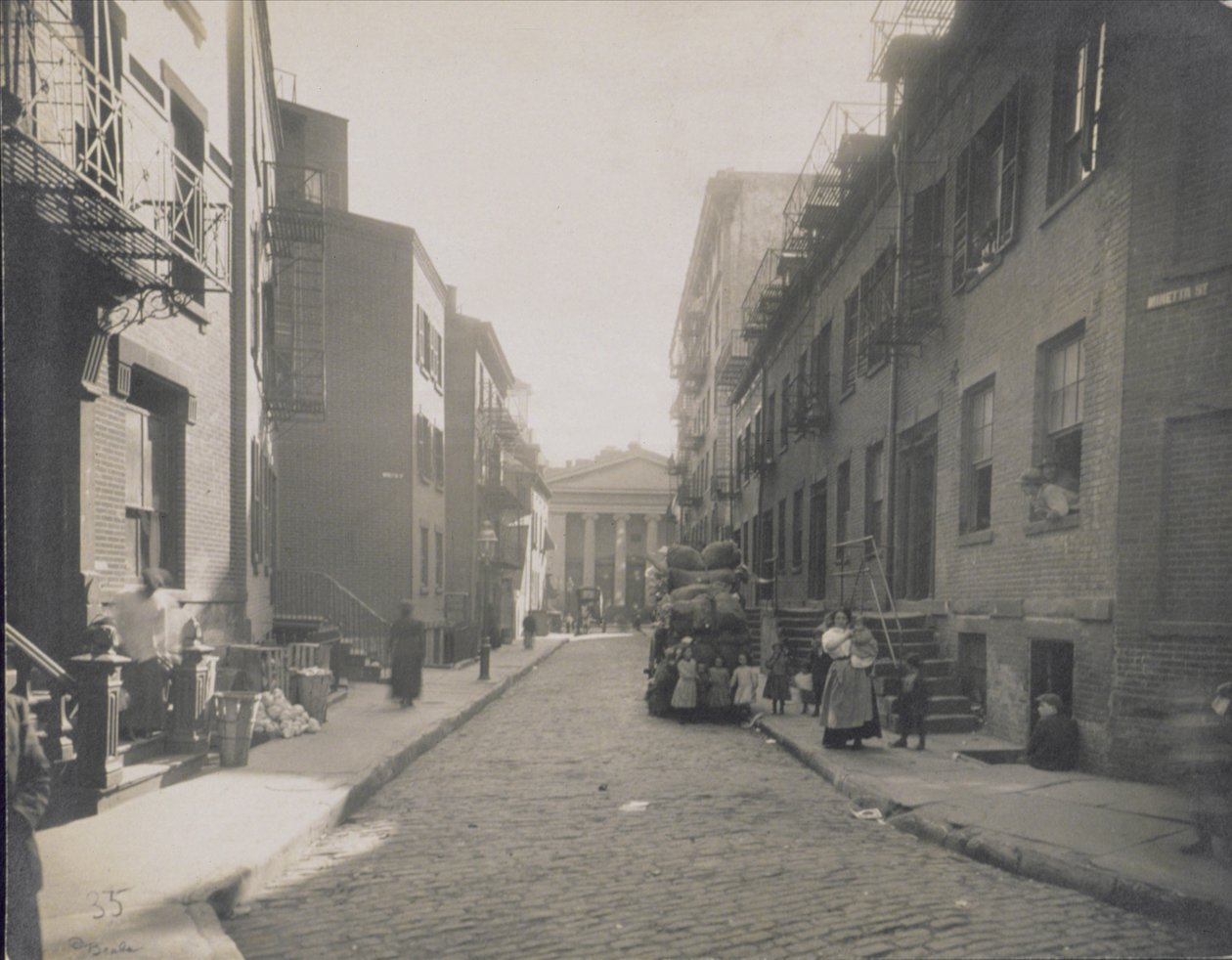 Sokak sahnesi, Greenwich Village, New York, 1916-20 by American Photographer