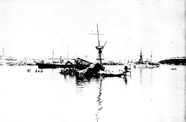 ಹವಾನಾ ಬಂದರಿನಲ್ಲಿ USS ಮೈನೆ, 15 ಫೆಬ್ರವರಿ 1898 ಟರ್ಕ್ by American Photographer