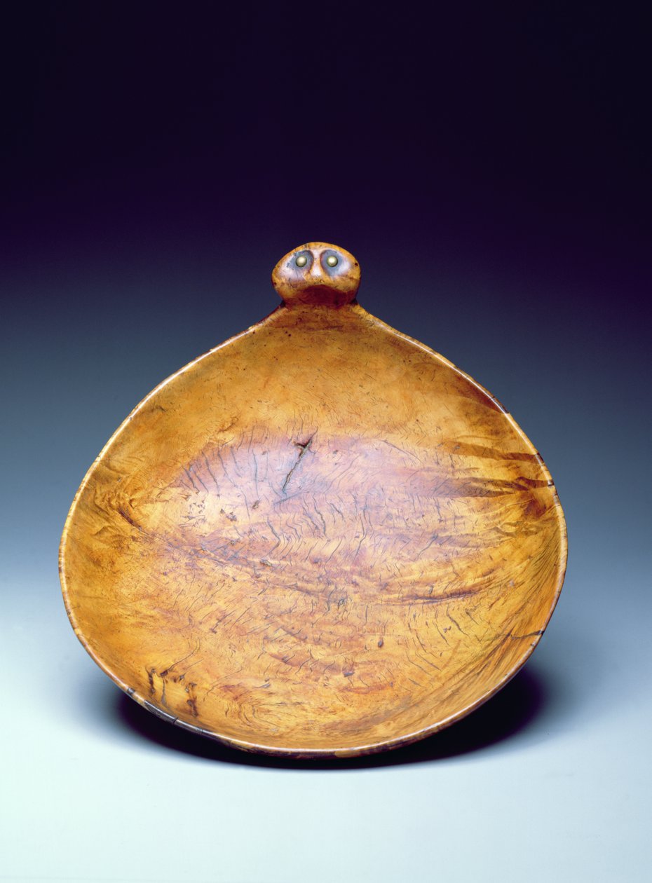 Çanak, Doğu Siyu, Kızılderili, 1850 dolayları (pirinç çivilerle oyulmuş ve cilalı akçaağaç) by American School
