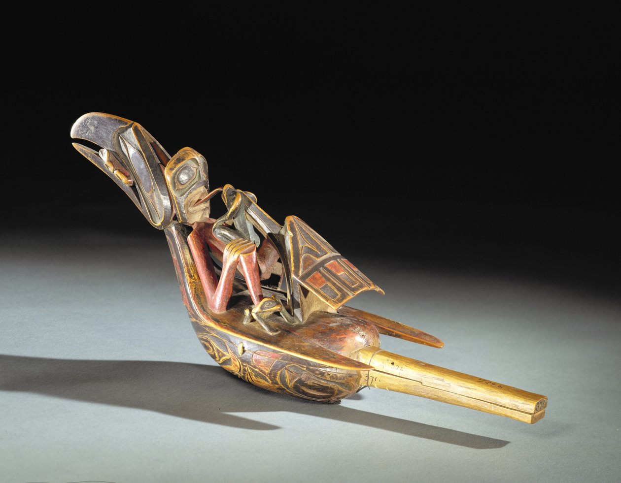 Tsimshian kuzgun çıngırağı (ahşap, pigment, çıngıraklar, pamuk sicim) by Canadian School