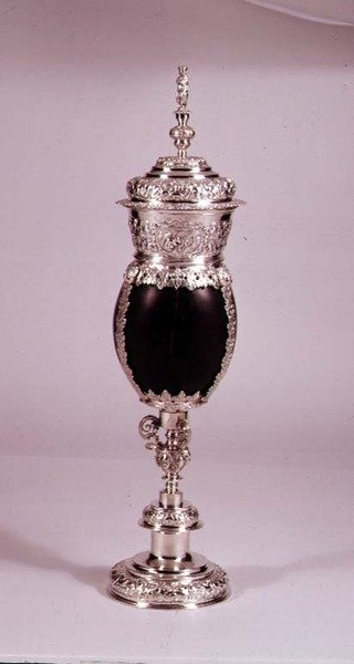 Hindistan cevizi kupası ve gümüş yuvalı kapak, 1656 (hindistan cevizi ve gümüş) by Dutch School