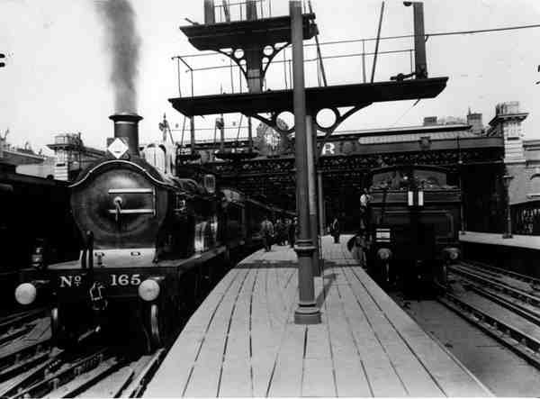 Charing Cross İstasyonu
