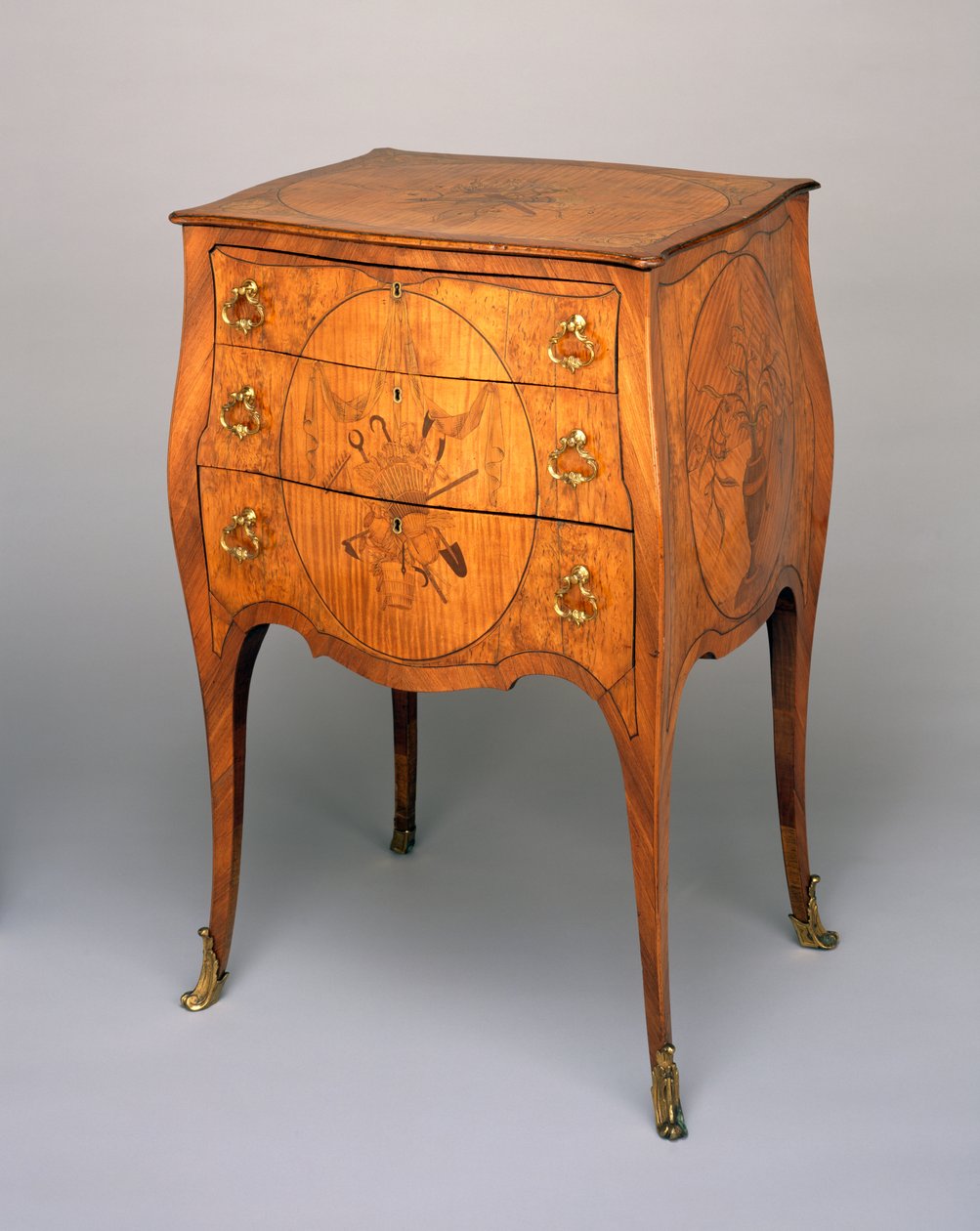Komodin, c.1770 (maun ağacı, gül ağacı, kalamar ve ormolu) by English School