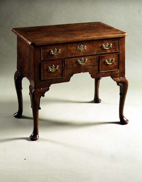 Lowboy, c.1710 (ceviz) by English School