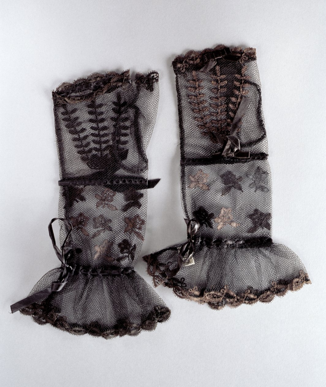 Eldivenler, 1860'lar (dantel) by English School