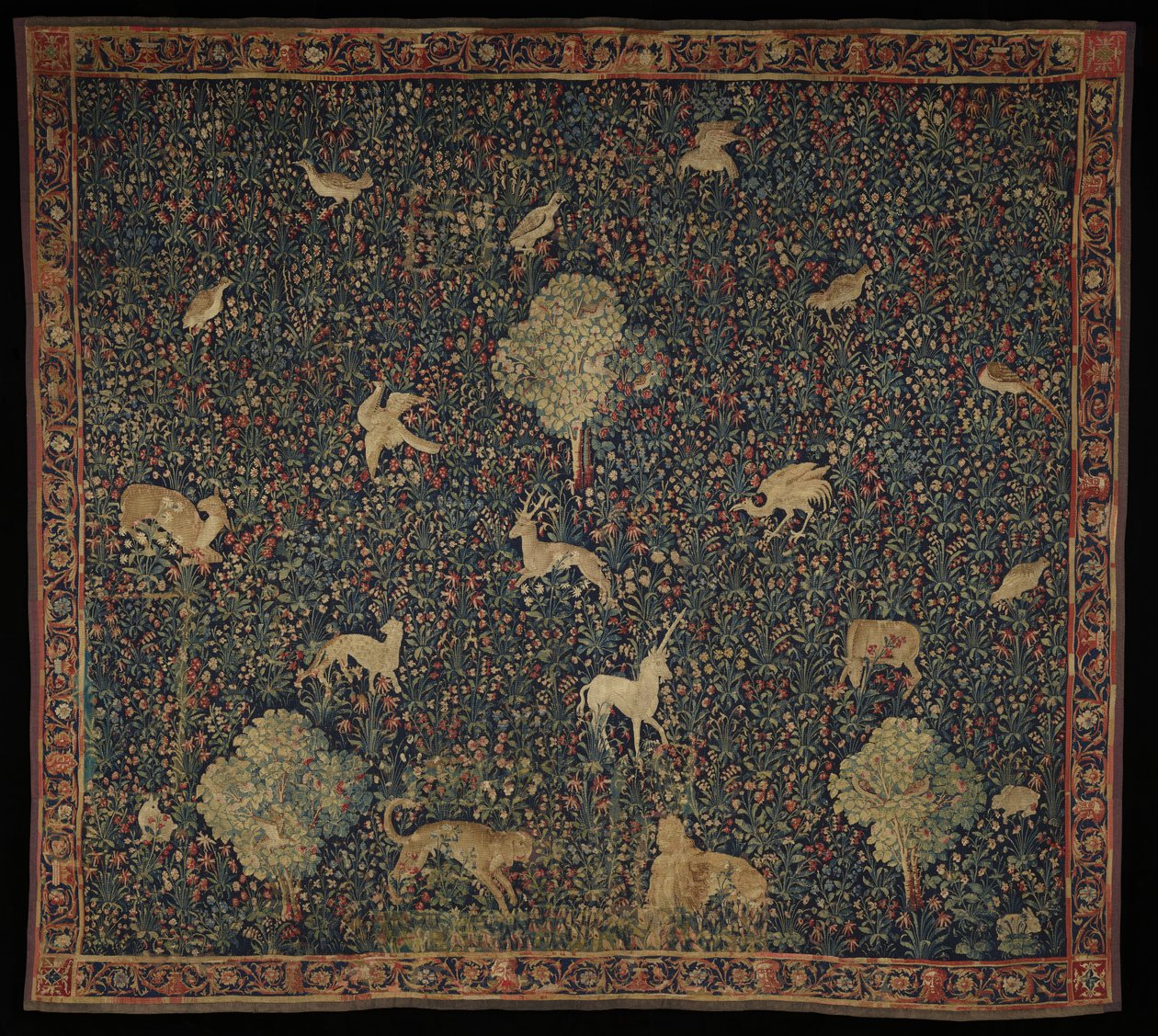 Hayvanlarla alegorik Millefleurs goblen, 1530–45 (yün ve ipek) by Flemish School