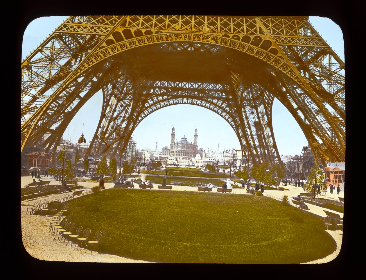 Paris Fuarı: Eyfel Kulesi ve Trocadero, 1900 (fener kaydırağı) by French Photographer