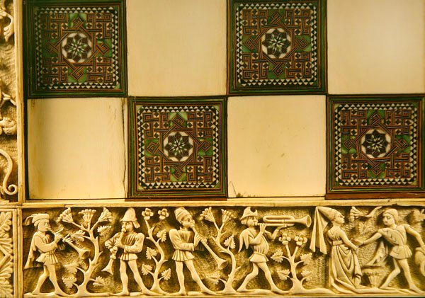 Bir bahçede müzisyenleri betimleyen bir satranç tahtasının sınırı, 1415 by French School