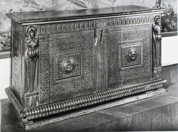 Sandık, 1550-1600 (ceviz ağacı) by French School