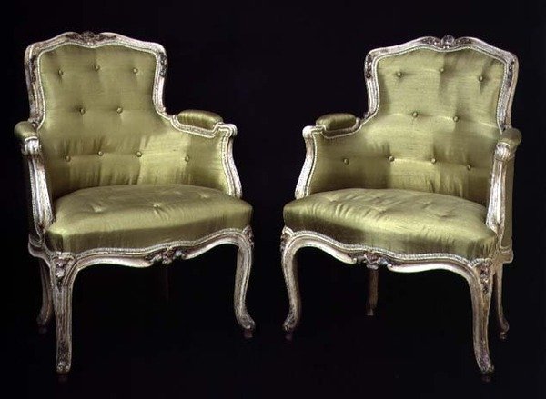 Louis XV küçük boyalı sandalyeler by French School