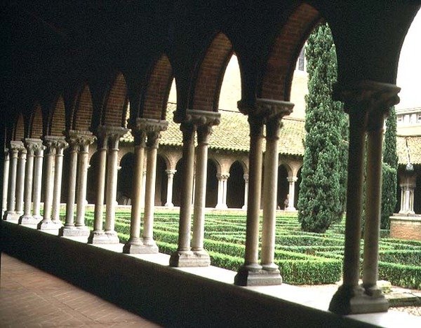 Galerilerden birinden görülen Cloister Garden, 1265-98 by French School
