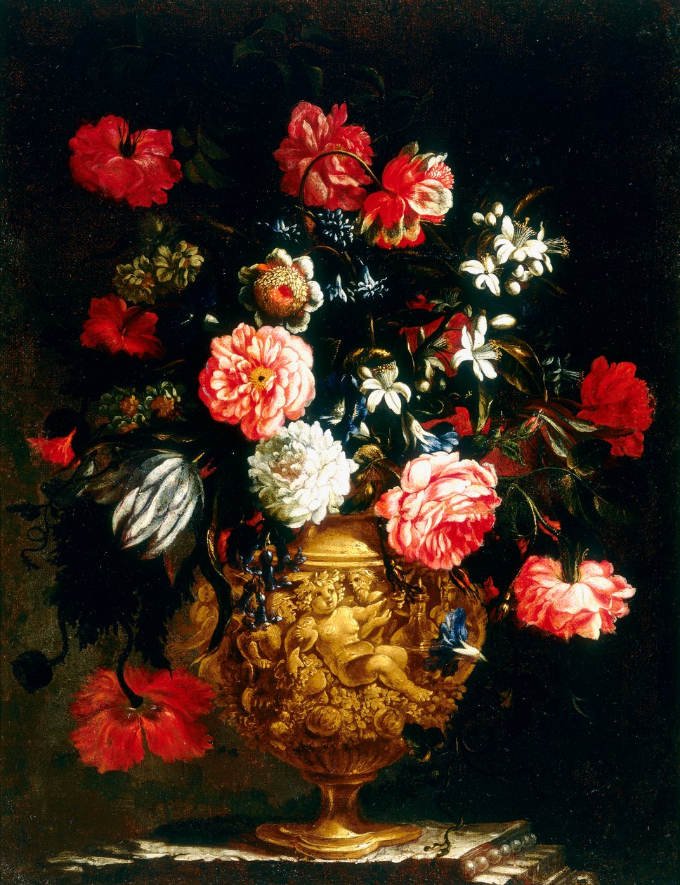 Anonim bir ressam tarafından çiçeklerle kabartmalı vazo by Unknown