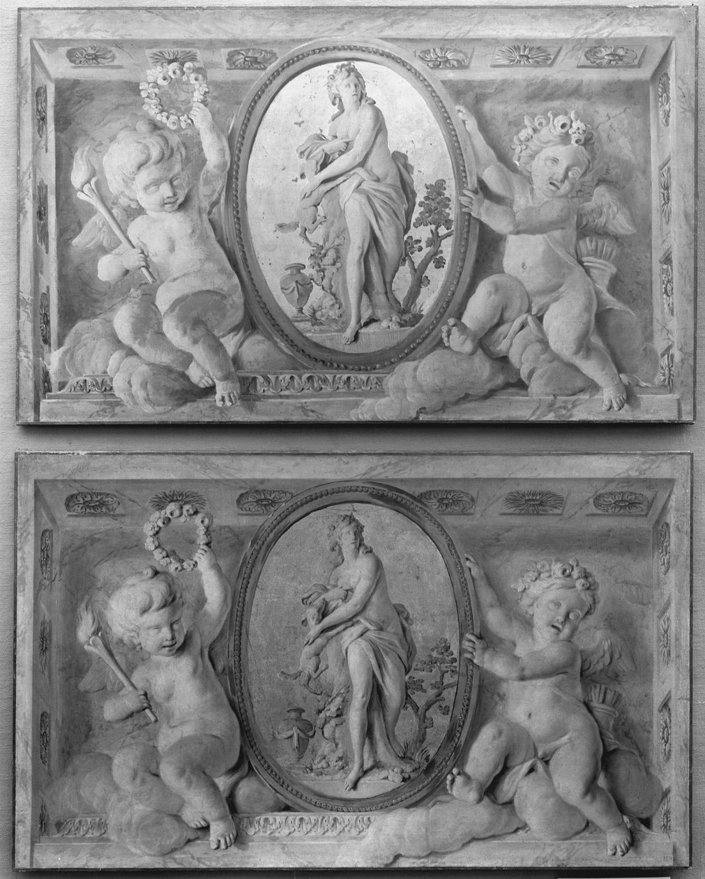 Amorini tarafından desteklenen oval bir madalyon içinde Diana veya bir Peri ile kapı üstü çifti, 1770-90. by 18th century . French Painter