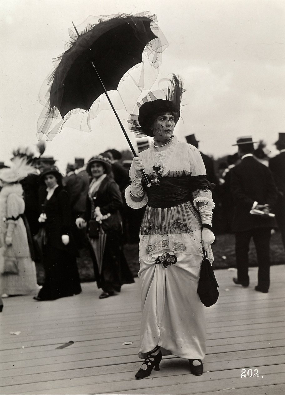 Yarışlarda moda: Journée des drags, Auteuil, Fransa