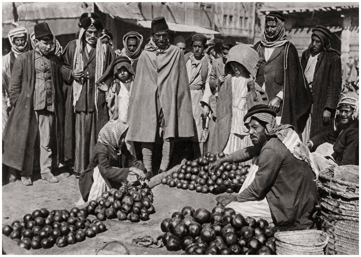 Bağdat'ta meyve pazarı, Irak, 1925 by A. Kerim