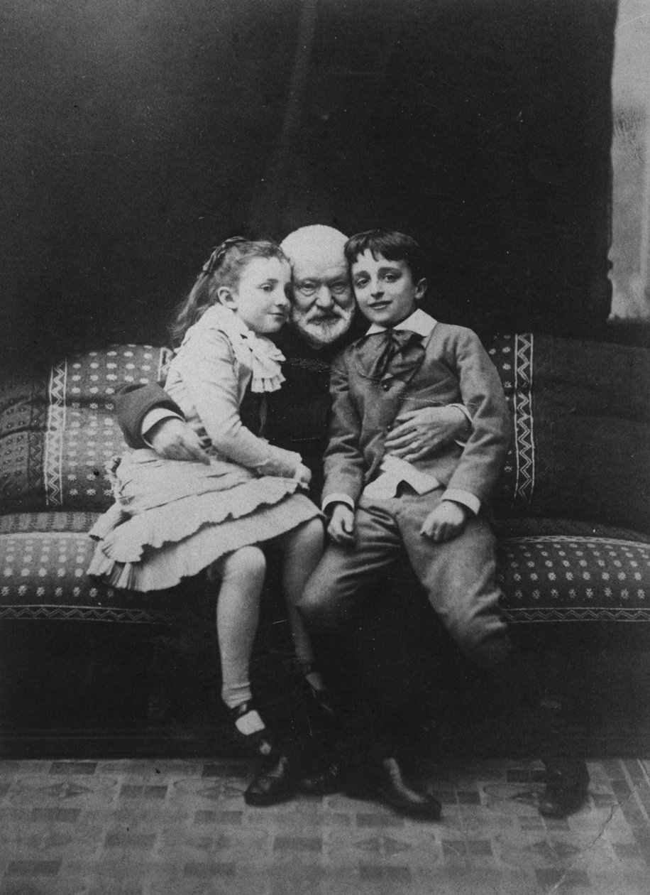 Victor Hugo (1802-85) ve torunları Georges ve Jeanne, 1881 by A. Melandri