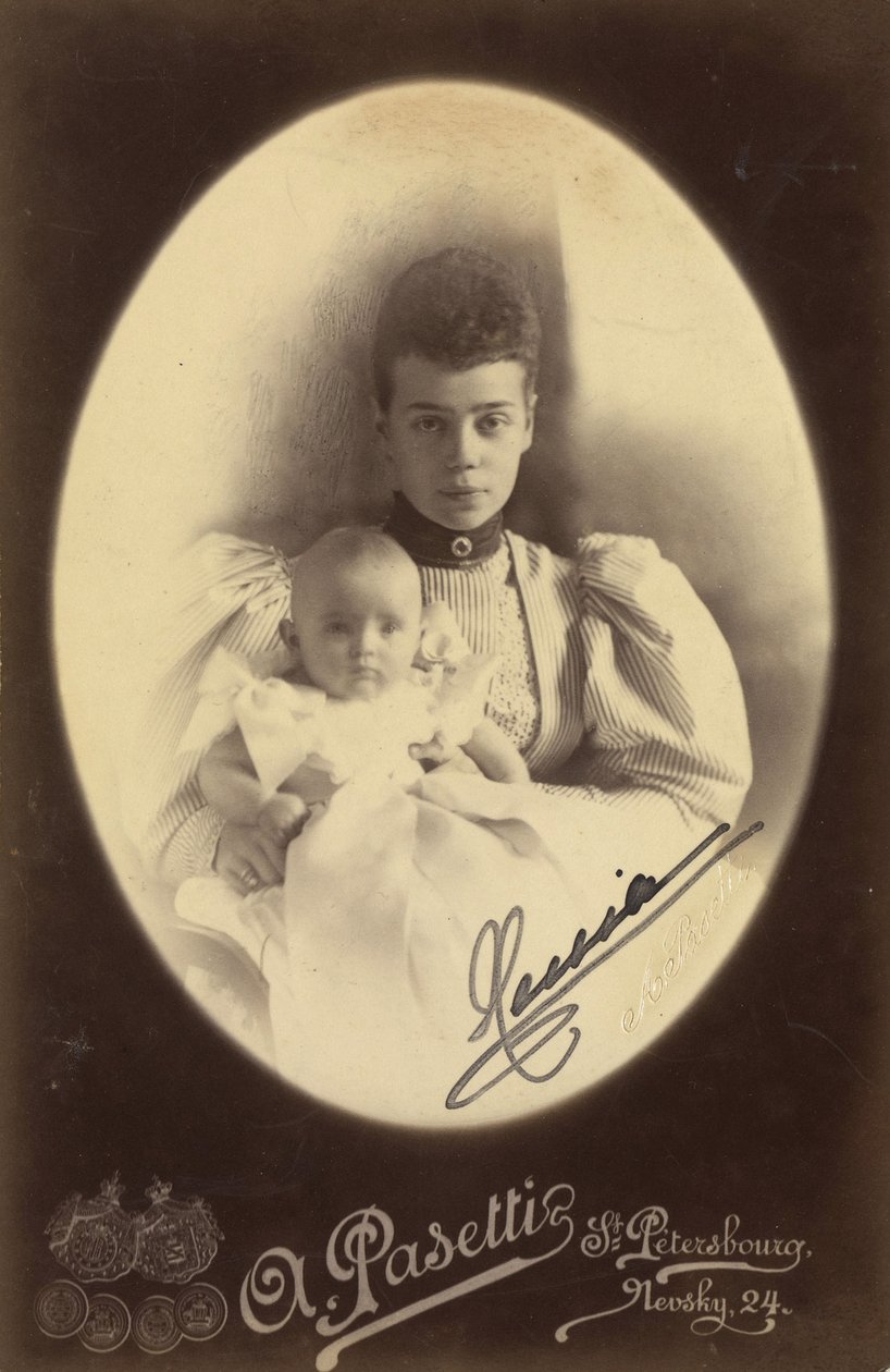 Ksenia Alexandrovna de Russie ve beyaz, la prenses Irina Alexandrovna - Rusya