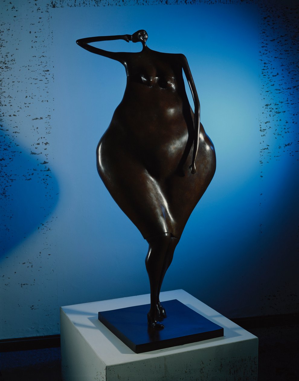 Pozda Beklemek (kahverengi patinalı bronz) by Abigail Varela