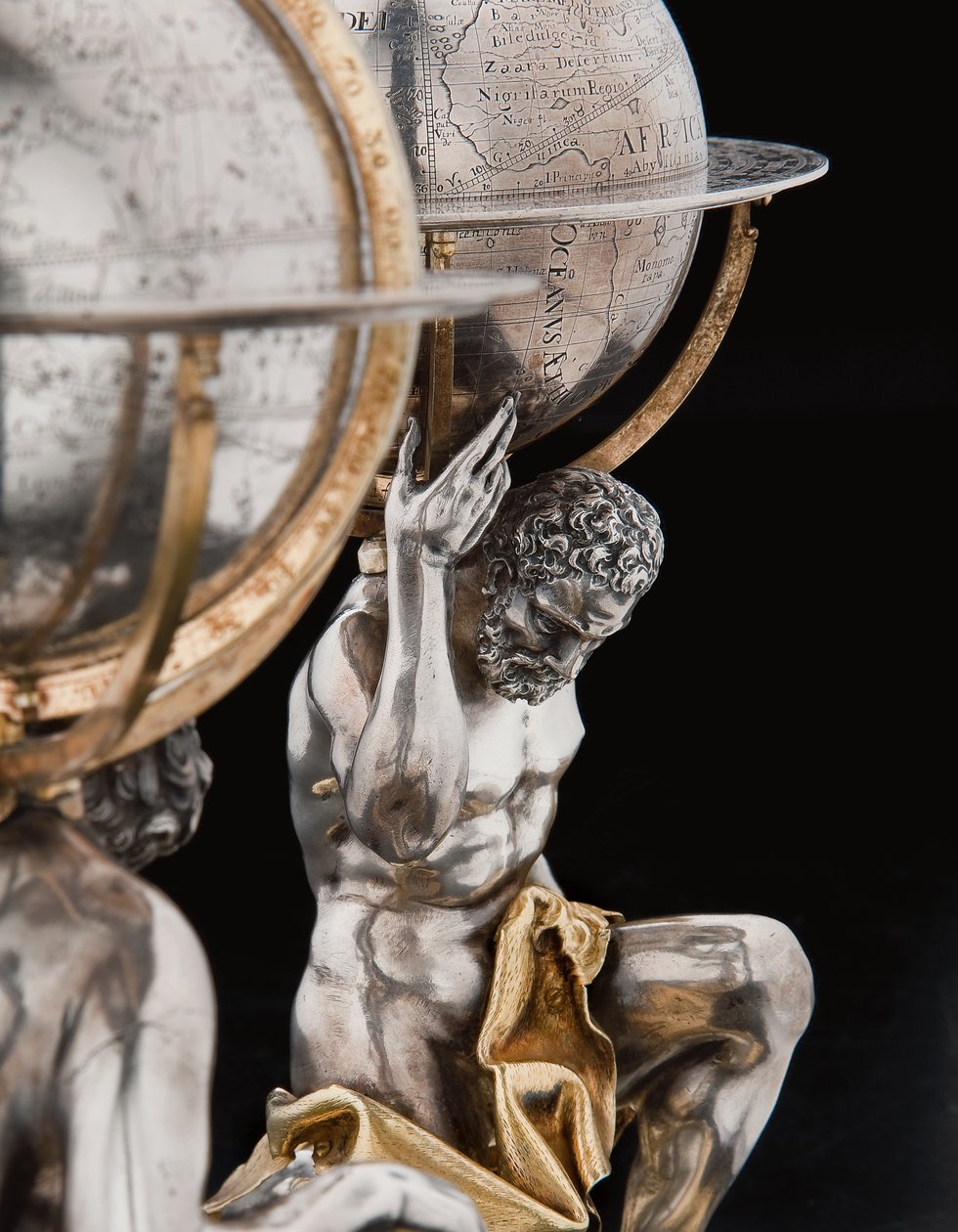 Herkül ve Atlas, Augsburg tarafından desteklenen iki olağanüstü karasal ve göksel küre by Abraham Drentwett