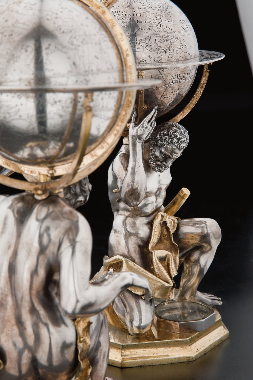 Herkül ve Atlas, Augsburg tarafından desteklenen iki olağanüstü karasal ve göksel küre by Abraham Drentwett