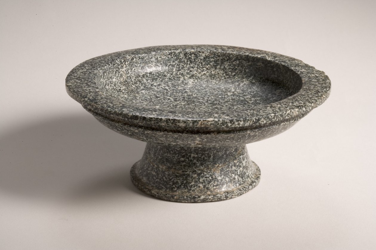 Ayaklı kase, MÖ erken 5. yy (granodiyorit) (ayrıca bkz. 247953) by Achaemenid