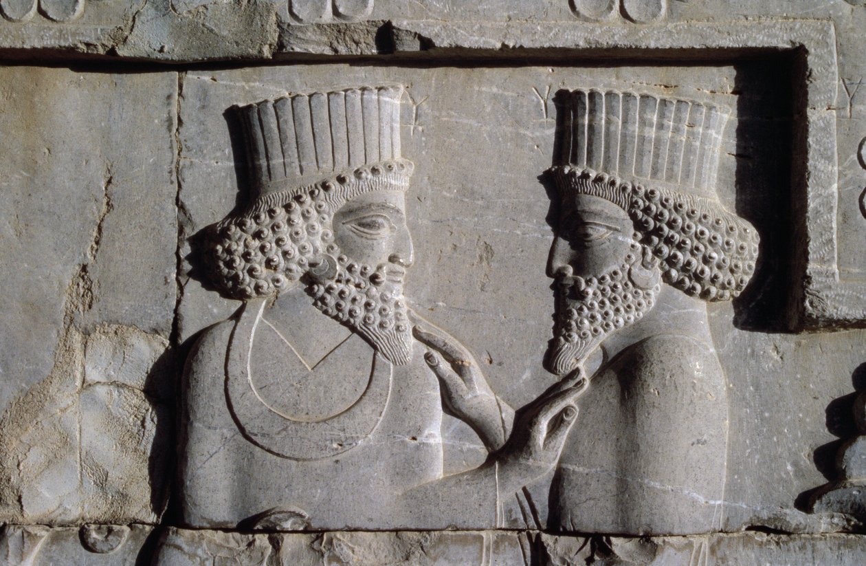 Apadana doğu merdiven cephesinin kuzey kanadından iki devlet adamı, MÖ 500-480 by Achaemenid