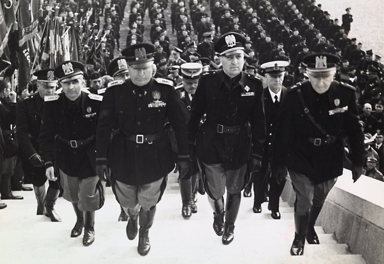 Mussolini askeri geçit töreninde (s/b fotoğraf) by Achille Villani
