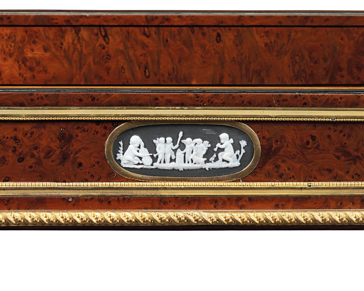 Geç Louis XVI ormolu ve kameoya monte edilmiş çapak porsuk ağacı ve maun masa travailleuse (ormolu, porsuk ve maun) by Adam Weisweiler