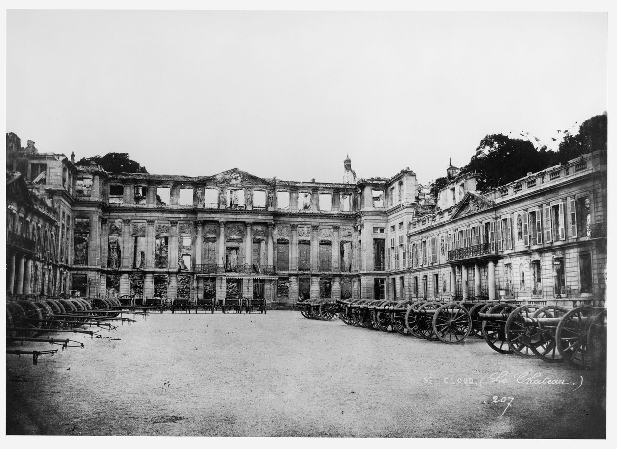 Chateau de Saint-Cloud Avlusunda Toplar, 1870-1881 by Adolphe Giraudon