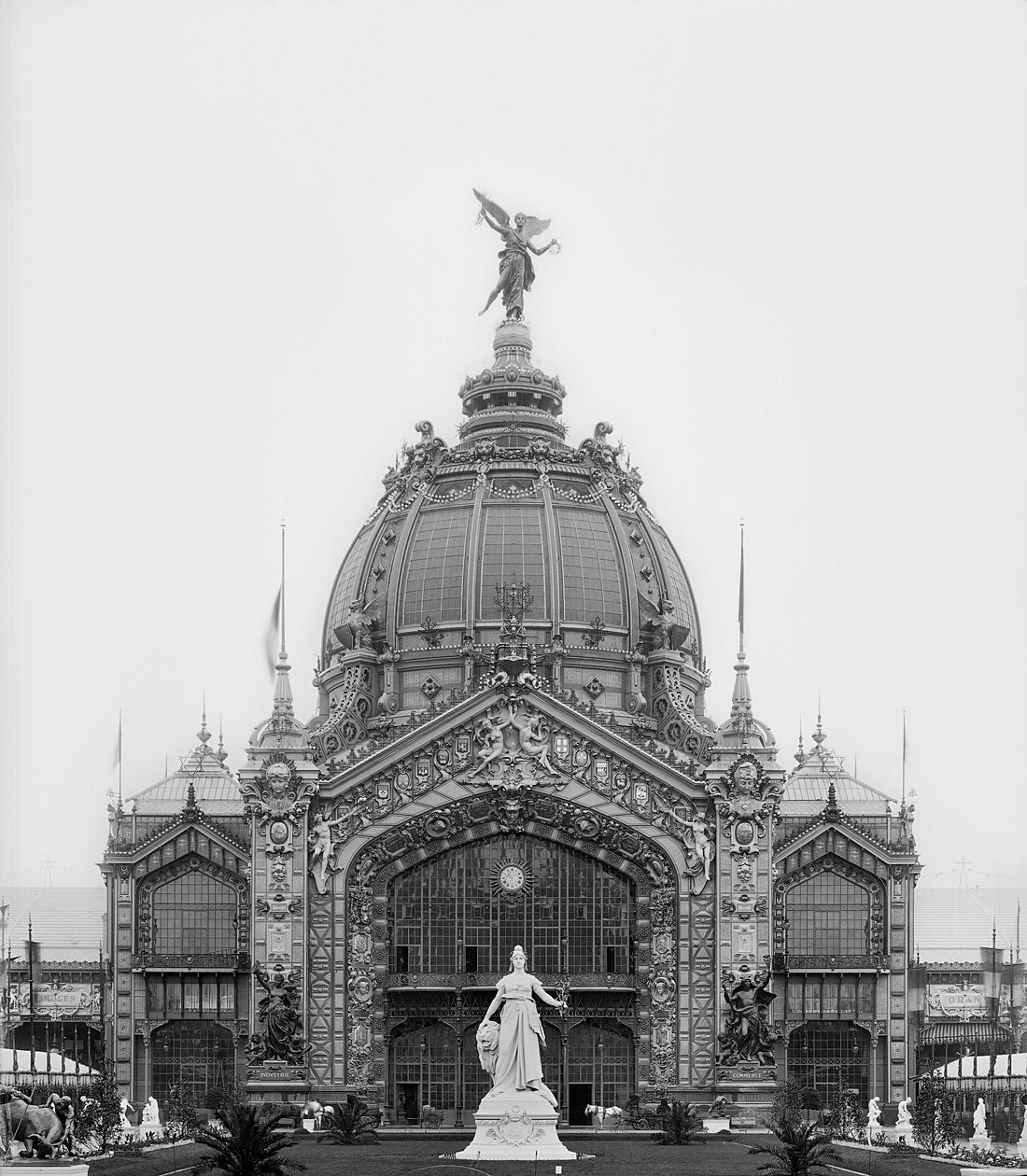 Merkezi Kubbeden Görünüm, Evrensel Sergi, Paris, 1889 by Adolphe Giraudon