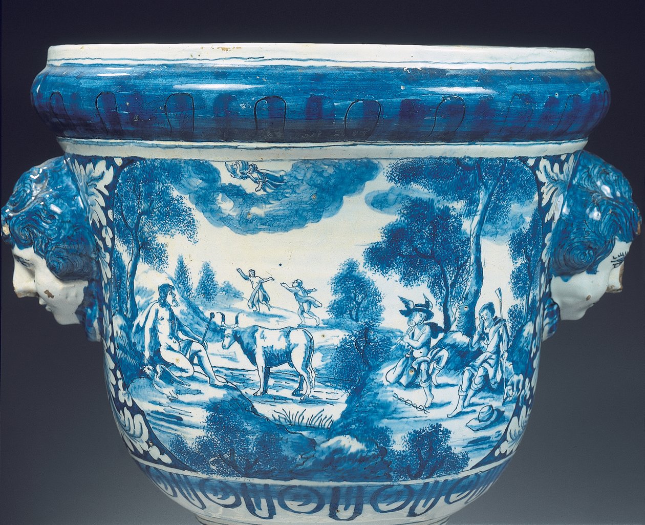 Barok tarzında büyük Delft mavi ve beyaz mitolojik bahçe vazosunun ters detayı, c.1700 (seramik) by Adriaen (fl.1868 d.1701) (attr.to) Kocks