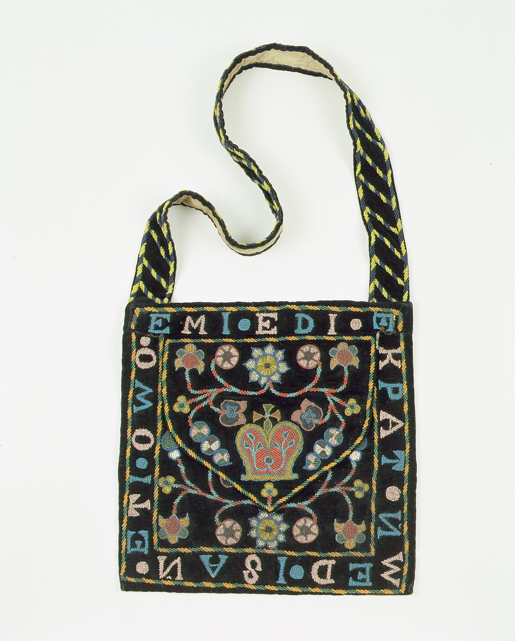 Boncuklu çanta, 19. yüzyıl sonu, Nijerya (kumaş ve kadife) by African