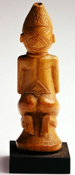 Diz çökmüş kadın, Kongo (fildişi) (ayrıca bkz. 225802 ve 225803) by African