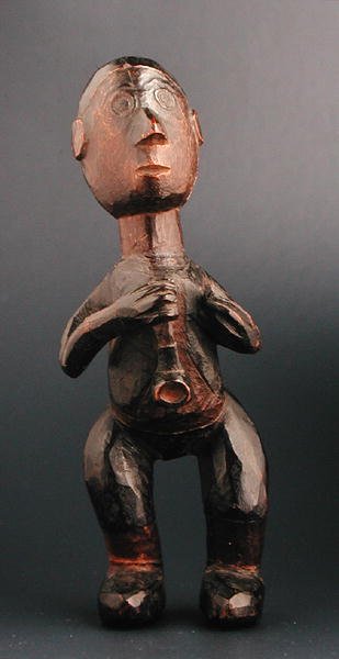 Bir pipo tutan Avrupalı bir adamın ayakta duran figürü, Güney-Doğu Afrika, 19. yüzyılın sonlarında (ahşap) by African